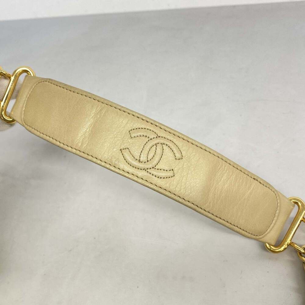 CHANEL Cream Lambskin Leather Shoulder Bag - Picture 12 of 14